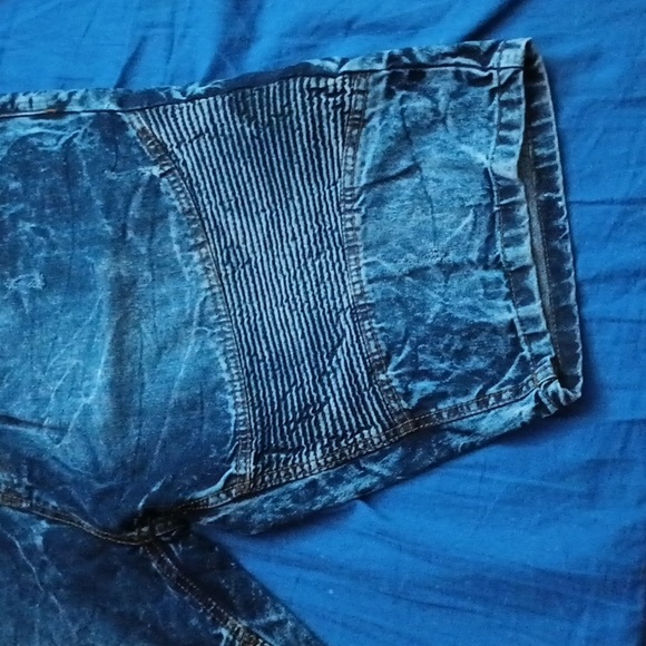 Evolution In Design moto shorts - Picture 3 of 4